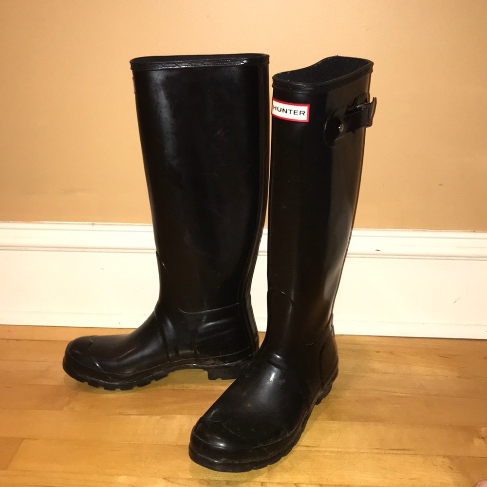 Black hunter boots